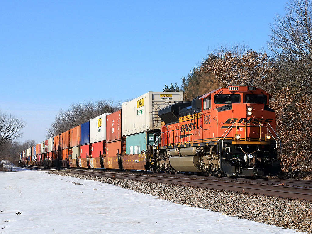 BNSF 8995